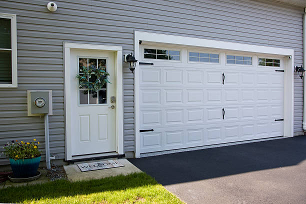 24/7 Emergency Garage Door Panel Replacement experts in Estill, SC